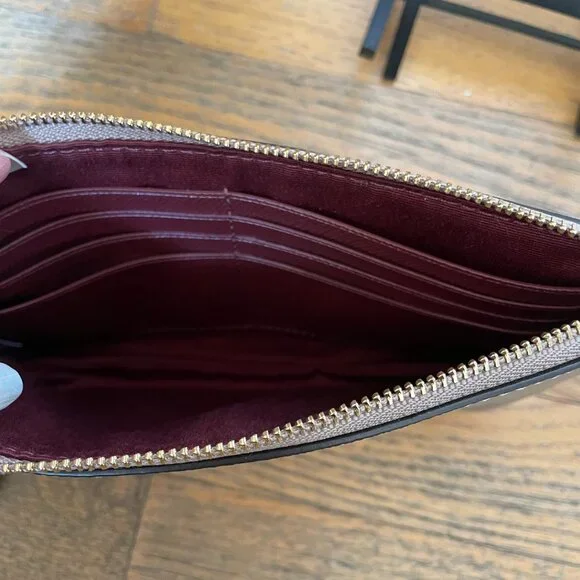 Coach Tan Wristlet - Crossgrain Leather w/Chain. - Picture 7 of 10